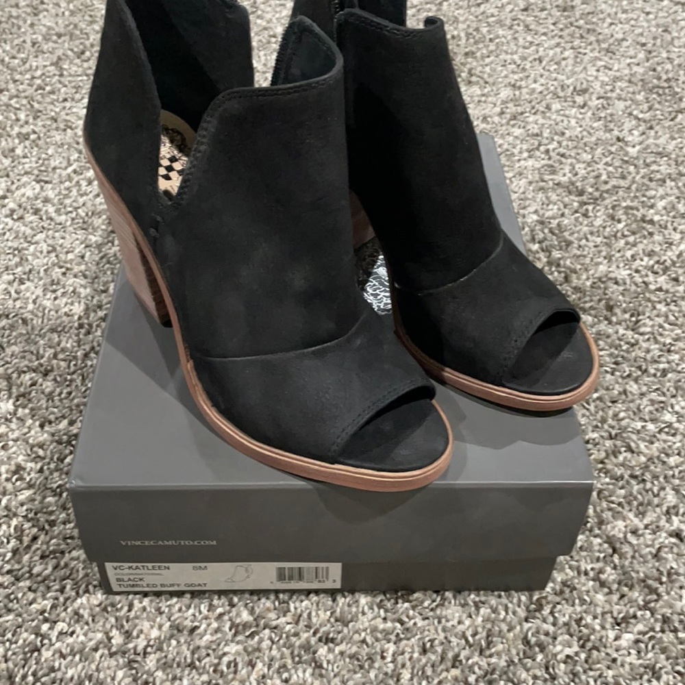 Never been worn Vince Camuto - Katleen